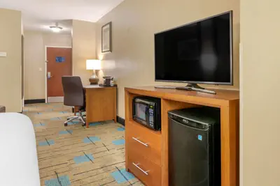 Photo 5 - Comfort Suites near MCAS Beaufort