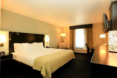 Photo 2 - Holiday Inn Express & Suites Marion Northeast by IHG