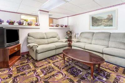 Photo 3 - Days Inn by Wyndham Sanford