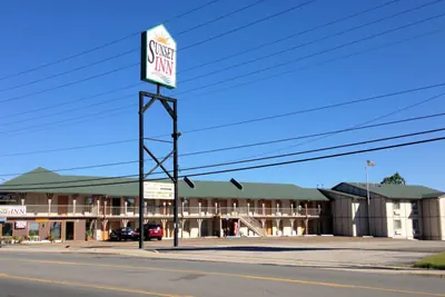 Photo 2 - Sunset Inn-Rolla
