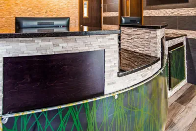 Photo 4 - SureStay Plus Hotel by Best Western Kearney