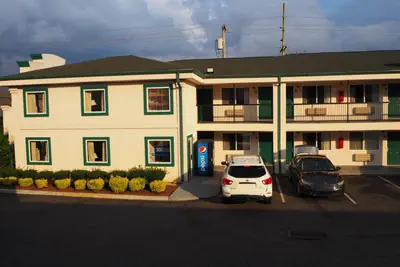 Photo 5 - Garden State Inn