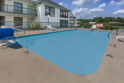 Photo 5 - Days Inn by Wyndham Sanford