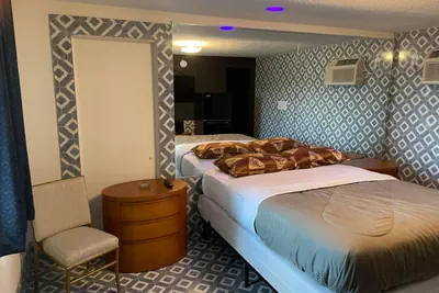 Photo 4 - Carole Motel