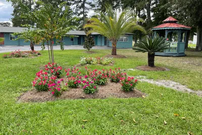Photo 2 - Carole Motel