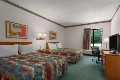 Photo 5 - Days Inn by Wyndham Jefferson City