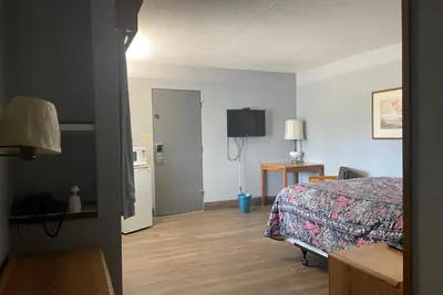 Photo 3 - Executive Inn