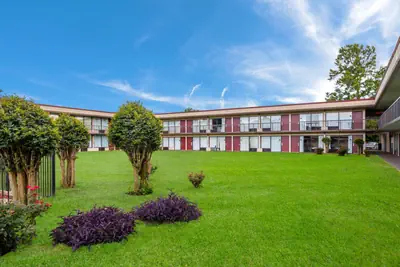 Photo 3 - Horizon Inn & Suites