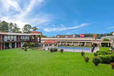 Photo 2 - Horizon Inn & Suites