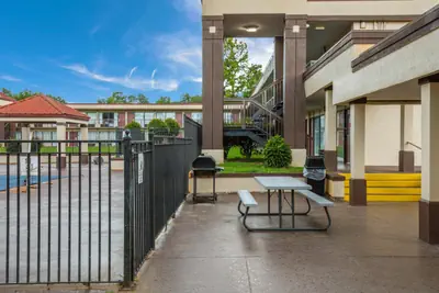 Photo 4 - Horizon Inn & Suites