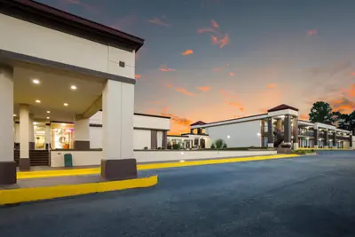 Photo 5 - Horizon Inn & Suites