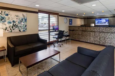 Photo 5 - SureStay Hotel by Best Western East Brunswick