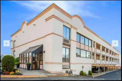 Photo 2 - Super 8 by Wyndham Meadowlands