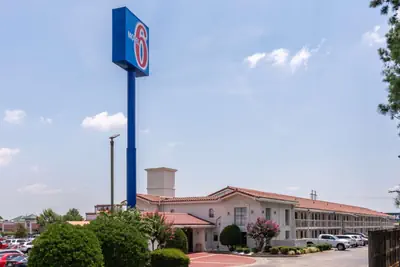 Photo 4 - Motel 6-North Little Rock, AR - McCain