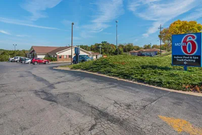 Photo 2 - Motel 6-Hannibal, MO