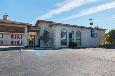 Photo 3 - Motel 6-Hannibal, MO