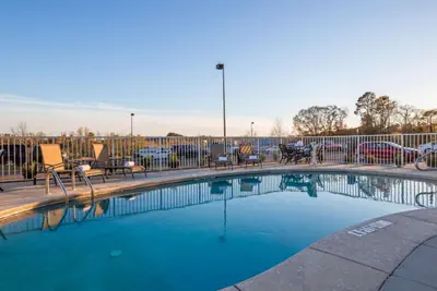 Photo 3 - Best Western Dothan Inn & Suites