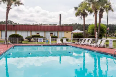 Photo 4 - Super 8 by Wyndham Hardeeville - Savannah North