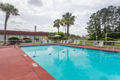 Photo 5 - Super 8 by Wyndham Hardeeville - Savannah North