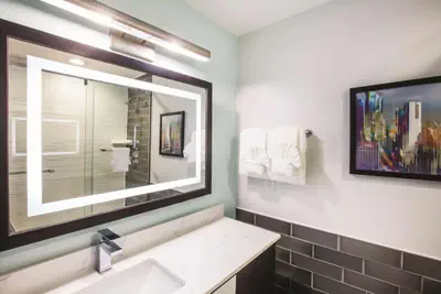 Photo 4 - Holiday Inn Express - Dallas Downtown by IHG