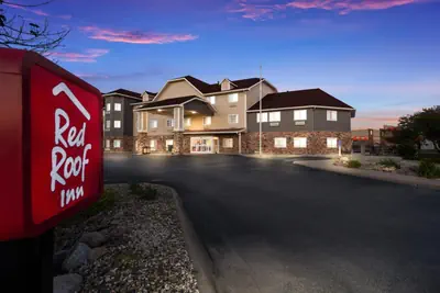 Photo 5 - Red Roof Inn & Suites Omaha - Council Bluffs