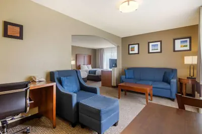 Photo 3 - Comfort Inn & Suites Pittsburg KS