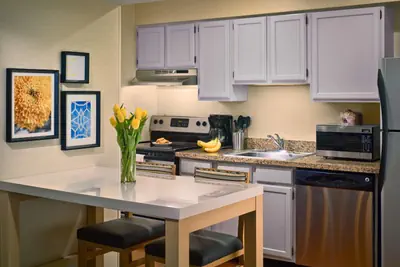 Photo 4 - Sonesta Simply Suites Cleveland Airport