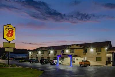 Photo 3 - Super 8 by Wyndham Decorah