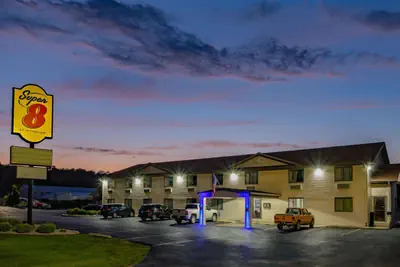 Photo 4 - Super 8 by Wyndham Decorah