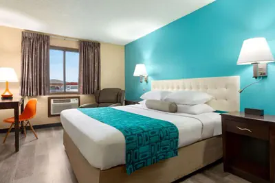 Photo 4 - Howard Johnson by Wyndham Waterloo/Cedar Falls