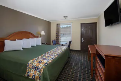 Photo 5 - Travelodge by Wyndham Orangeburg