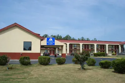 Photo 2 - Americas Best Value Inn & Suites Macon at Eisenhower Pkwy