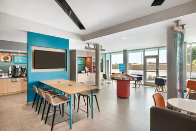 Photo 3 - avid hotels - Chicago O Hare - Des Plaines