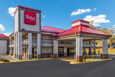 Photo 2 - Red Roof Inn & Suites Athens, AL