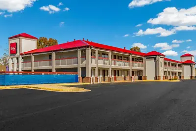 Photo 3 - Red Roof Inn & Suites Athens, AL