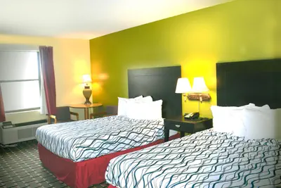 Photo 4 - Days Inn by Wyndham Park City Kansas