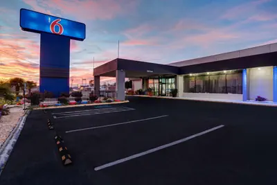Photo 2 - Motel 6 Burlington