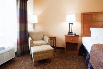 Photo 3 - Holiday Inn Express Hotel & Suites Mount Airy by IHG