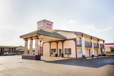 Photo 3 - OYO Hotel Texarkana North Heights AR Hwy I-30