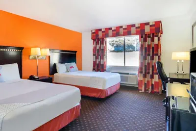 Photo 2 - Travelodge By Wyndham Dodge City KS