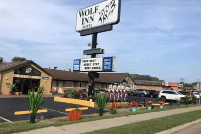 Photo 3 - Wolf Inn Hotel
