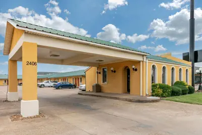 Photo 2 - Econo Lodge Jonesboro