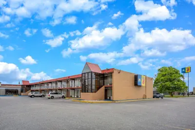 Photo 2 - Super 8 by Wyndham Perrysburg-Toledo
