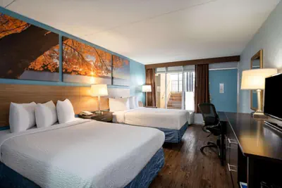 Photo 3 - Days Inn by Wyndham Perrysburg Toledo