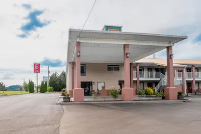 Photo 2 - Red Roof Inn & Suites Rome