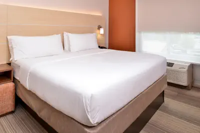 Photo 3 - Holiday Inn Express Hotel & Suites Cincinnati - Mason by IHG