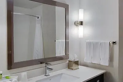 Photo 4 - Holiday Inn Express Sidney by IHG