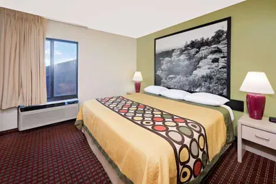 Photo 4 - Super 8 by Wyndham Metropolis