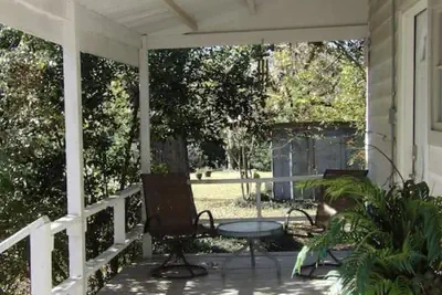 Photo 3 - FARMHOUSE INN private apartments