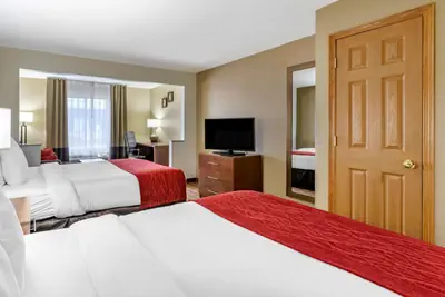 Photo 5 - Comfort Inn & Suites Cedar Rapids North - Collins Road